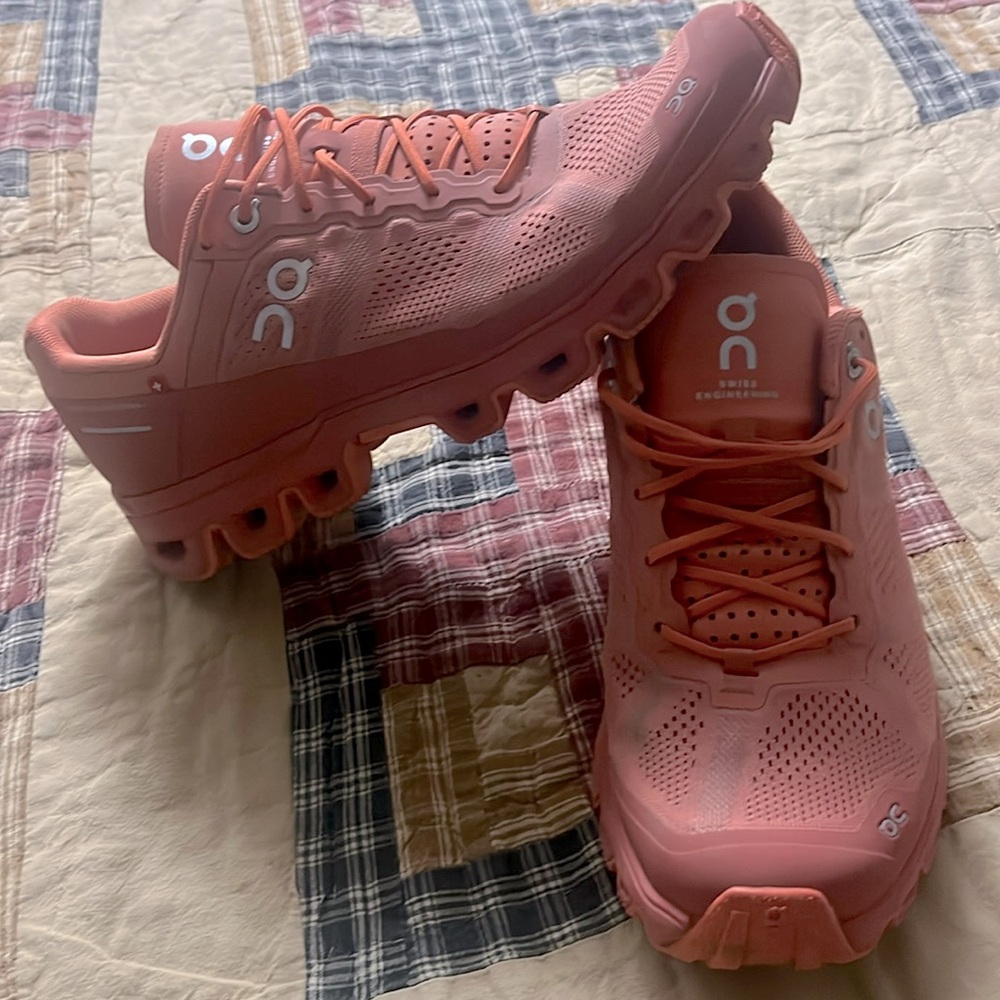 Women’s On Cloudventure